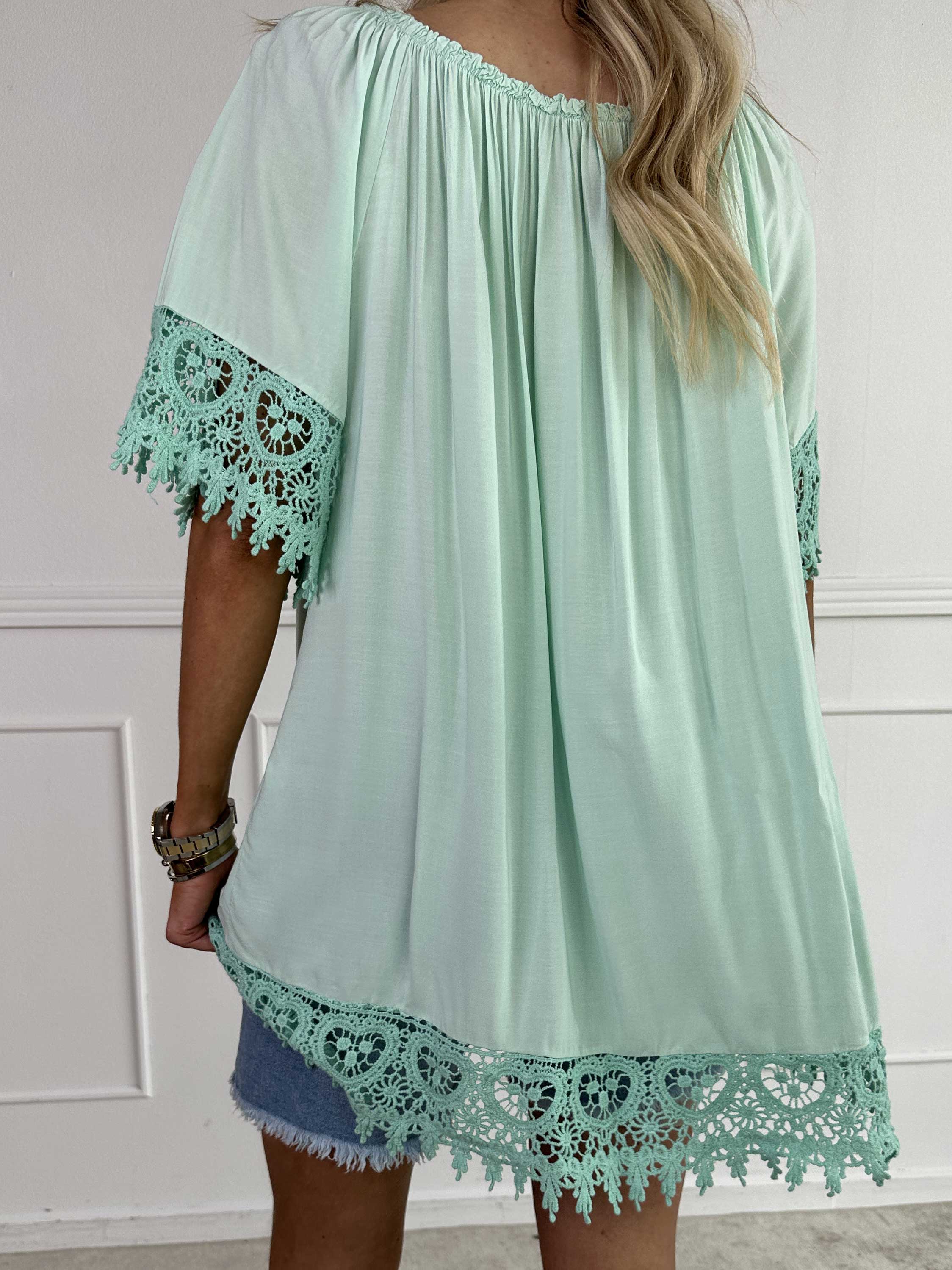 Carnelia - Söt tunikaklänning i viskos med broderade kanter